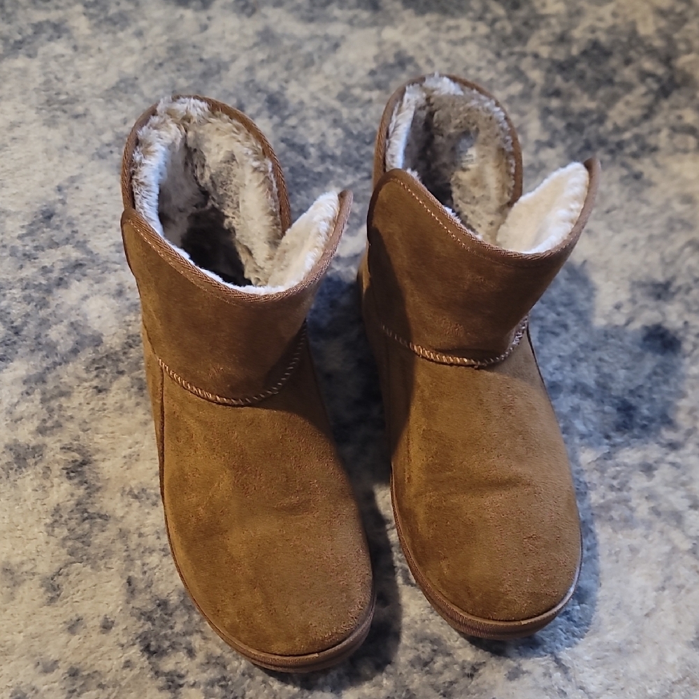 EUC Skechers Boots